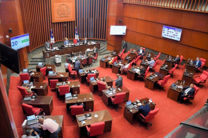Senadores de oposición califican de circo reforma constitucional anunciada por el presidente Abinader Senadores de oposición califican de circo reforma constitucional anunciada por el presidente Abinader