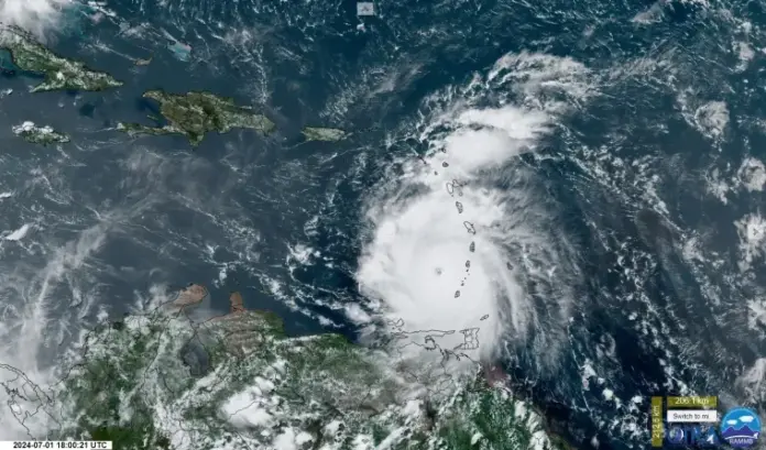 Huracán Beryl a punto de pasar a categoría 5