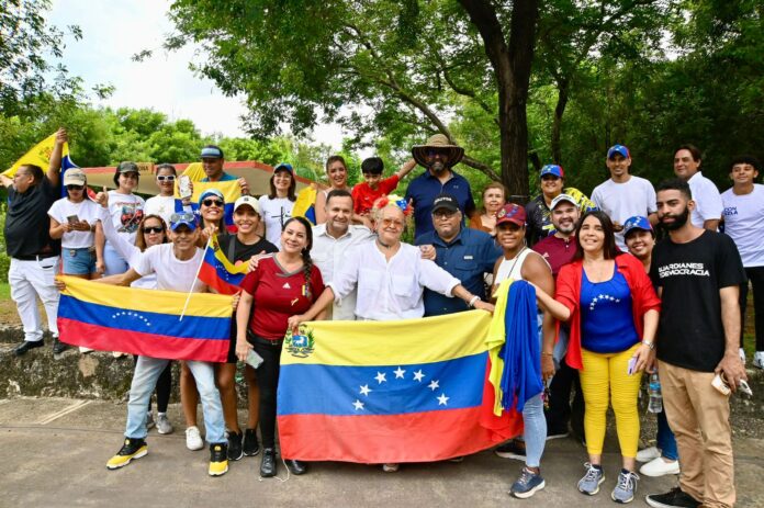Venezolanos votan en República Dominicana en calma y tranquilidad Venezolanos votan en República Dominicana en calma y tranquilidad
