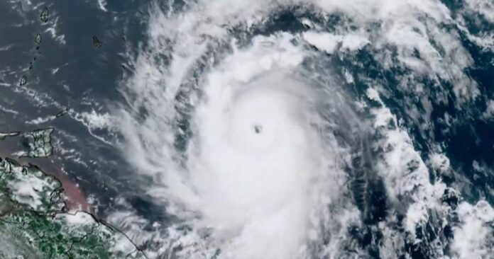 Huracan Beryl sube a categoría 5; COE declara en alerta roja Barahona y Pedernales Huracan Beryl sube a categoría 5; COE declara en alerta roja Barahona y Pedernales