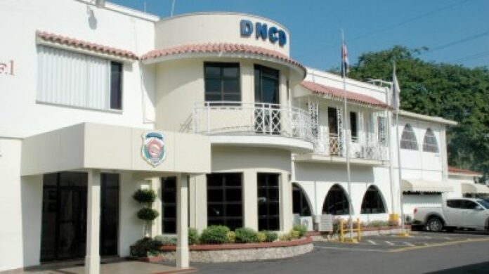Presidente Luis Abinader dispone aumento salarial de hasta un 160% para agentes de la DNCD Presidente Luis Abinader dispone aumento salarial de hasta un 160% para agentes de la DNCD