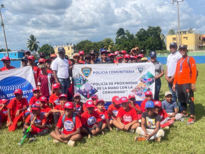 Policía Comunitaria imparte charla Liga Deportiva Cultural Invivienda Policía Comunitaria imparte charla Liga Deportiva Cultural Invivienda