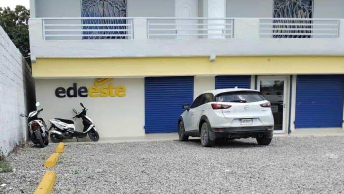 Residentes de la Otra Banda en Higüey se quejan por los apagones