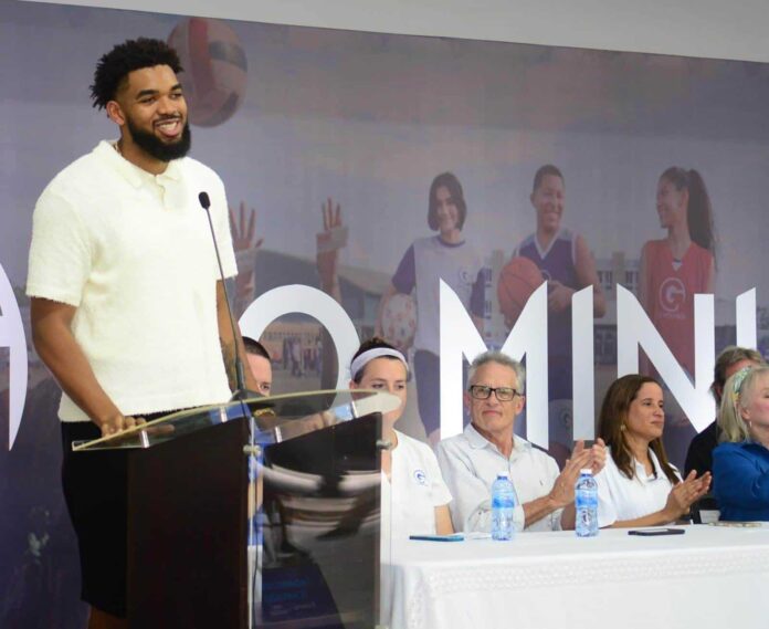 Karl Towns, estelar jugador de la NBA se encuentra en RD