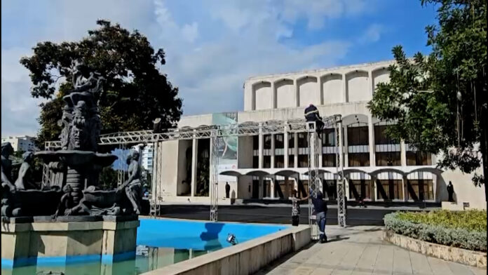 A pocos días para la juramentación del presidente y la vicepresidenta avanzan trabajos en el Teatro