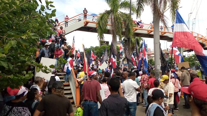 Con consigna “los saca Abinader o los sacamos nosotros” marchan por cese de migración ilegal