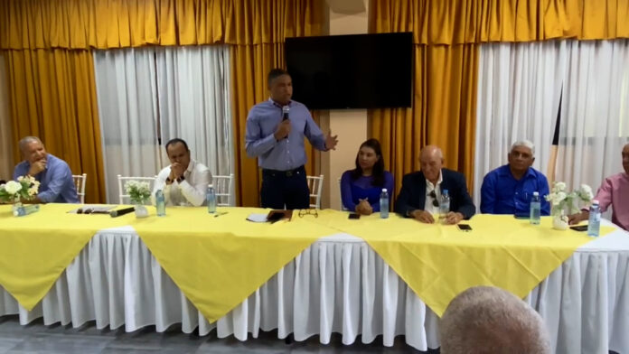 Destaca postura de la empresaria Ligia Bonetti; advierte improvisaciones las quiere resolver con empréstitos y una reforma fiscal.