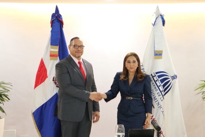 El Director de la Oficina Nacional de Defensa Pública se reúne con la Ministra de la Mujer para tratar temas sobre igualdad de género en el sistema de justicia penal