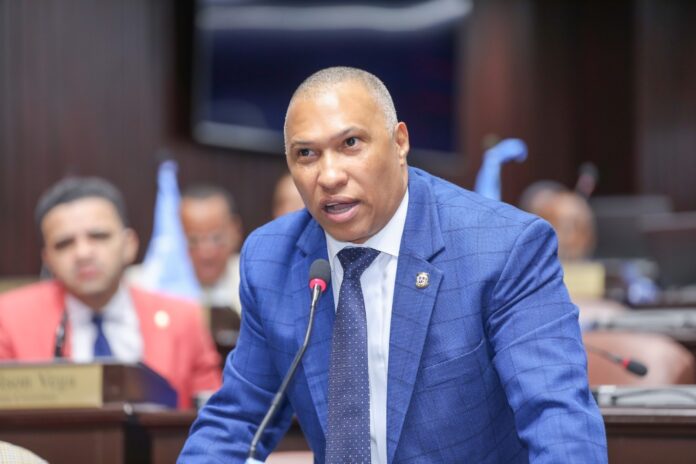 DIPUTADO ECHAVARRÍA PIDE INCLUIR EN PRESUPUESTO DEL 2025 CONSTRUCCIÓN DE HOSPITAL GENERAL EN SDE