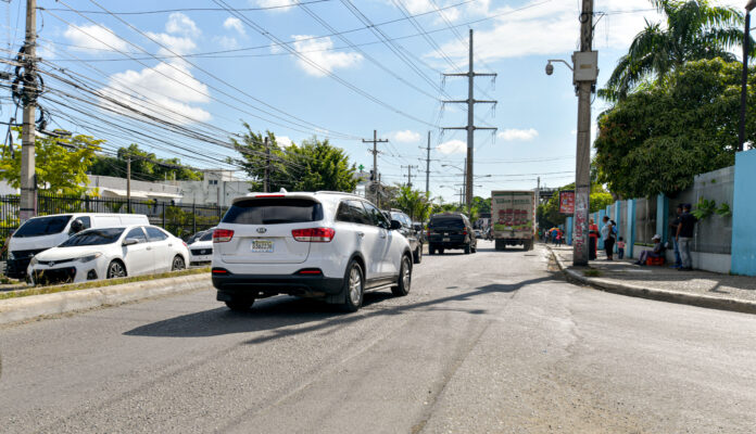 MOPC realiza trabajos para agilizar tránsito en avenida República de Colombia