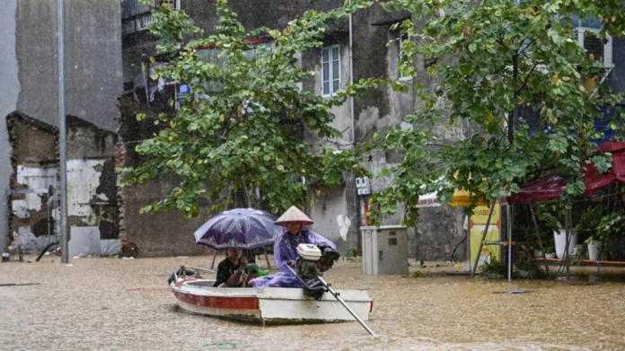 El tifón Yagi golpeó en Vietnam el sábado y el domingo ya fue rebajado a depresión tropical, pero el temporal siguió dejando lluvias que han provocado graves inundaciones El tifón Yagi golpeó en Vietnam el sábado y el domingo ya fue rebajado a depresión tropical, pero el temporal siguió dejando lluvias que han provocado graves inundaciones