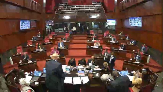 Senadores aprueban proyecto de ley que declara la necesidad de modificación a la Constitución