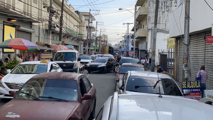 A dos años del cambio de dirección caos vehícular continúa en avenida Mella