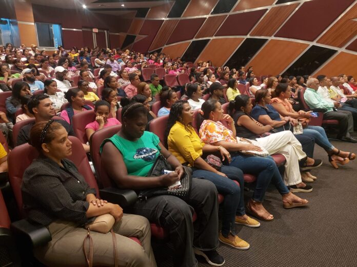 Maestros resaltan importancia de la tecnología en la educación