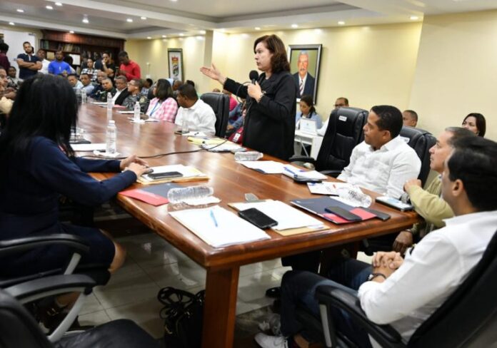Investigan presencia de bandas en escuelas de SDN y denuncia de extorsión de técnicos de Edeeste