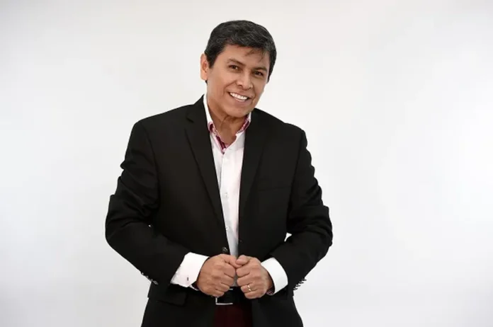 Álvaro Torres viaja con 50 músicos sinfónicos para su concierto en Santo Domingo