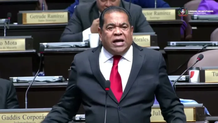 Restos del exdiputado Manuel Díaz serán velados este martes