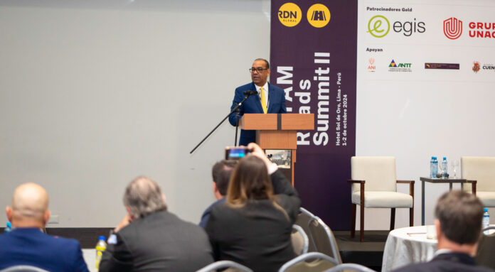 Deligne Ascención resalta en Perú la inversión US$ 1600 MM del gobierno en mejorar la conectividad vial