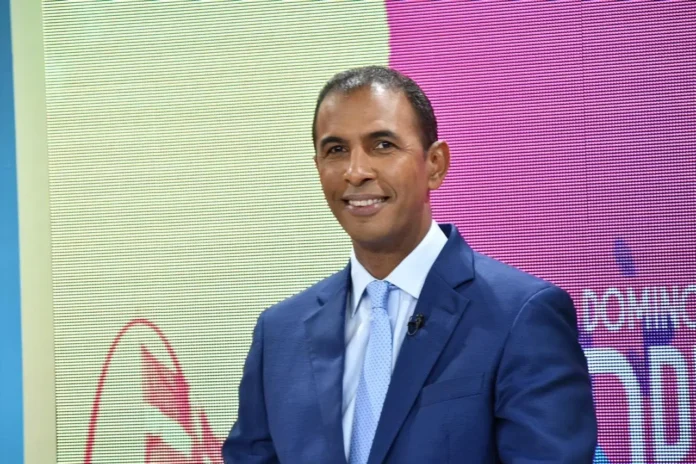 Domingo Contreras renuncia al PLD