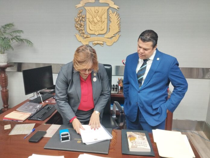 Tobías Crespo reintroduce proyecto de la nueva Ley General de las TIC´S Tobías Crespo reintroduce proyecto de la nueva Ley General de las TIC´S