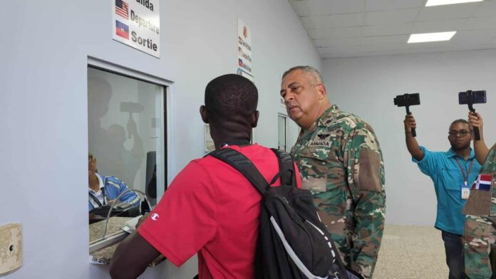 Director de Migración reconoce que hay un negocio detrás de la entrada ilegal de haitianos