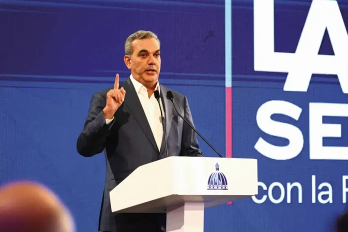 Abinader explica la doble designación de Carlos Pimentel