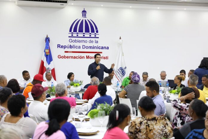 El director ejecutivo del Instituto Nacional de Aguas Potables y Alcantarillados (INAPA), Wellington Arnaud, concluyó esta semana en Montecristi, los encuentros comunitarios que realizó, además, en Azua y Ocoa.