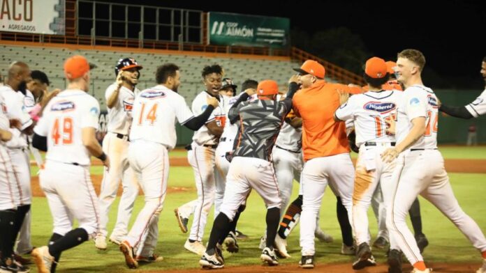 El conjunto de La Romana con su triunfo le sacó medio juego de ventaja a los Gigantes en la quinta posición de la tabla El conjunto de La Romana con su triunfo le sacó medio juego de ventaja a los Gigantes en la quinta posición de la tabla