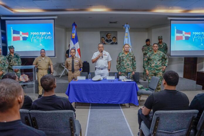 Migración entrena nuevos agentes migratorios especializados para reforzar interdicción.