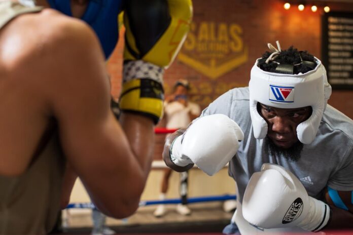 Carlos "Caballo Bronco" Adames defenderá su título mundial en una de las carteleras más grande en toda la historia del boxeo