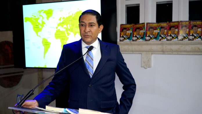 El experto internacionalista analizó la historia, los conflictos migratorios e identidad dominicana.