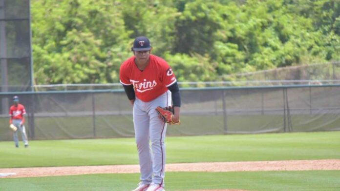 José Vásquez es captado en un momento de acción de la Liga de Verano Dominicana antes de ser adquirido por los Dodgers de Los Ángeles de la MLB. (AP)