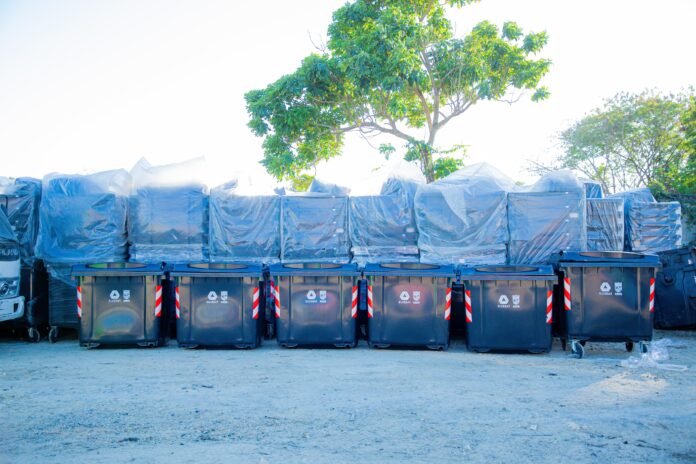 Alcaldía SDN adquiere 300 contenedores para fortalecer recogida de basura en ese municipio