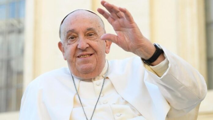 El papa Francisco salió del estado "crítico", pero su cuadro sigue siendo complejo