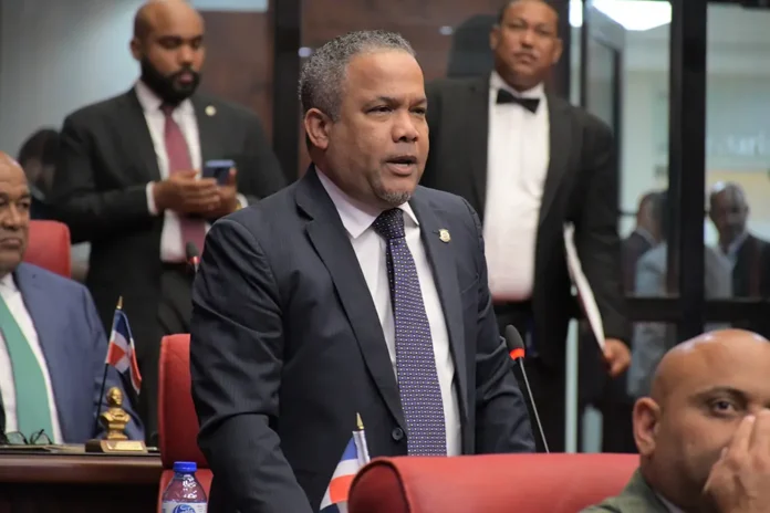 Héctor Acosta: “O quitan el semáforo o quitan el agente de la Digessett” Héctor Acosta: “O quitan el semáforo o quitan el agente de la Digessett”