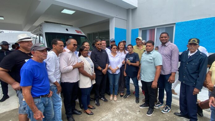 DAEH entrega segunda ambulancia a hospital municipal de Loma de Cabrera (Foto: fuente externa)