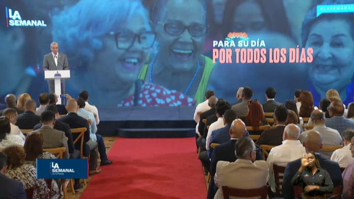 Presidente Abinader anuncia entrega del Bono Madres 2025 a un millón de mujeres Presidente Abinader anuncia entrega del Bono Madres 2025 a un millón de mujeres