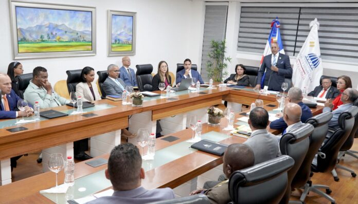 Pleno de la Cámara de Cuentas se reúne con el contralor general para intercambiar propuestas interinstitucionales en beneficio del país