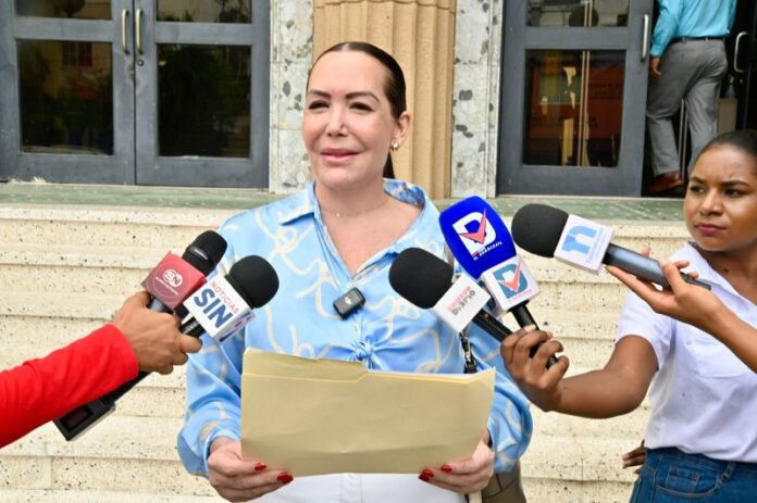 Por absuelven ocasión descargan doctora acusada de ejercer sin autorización Por absuelven ocasión descargan doctora acusada de ejercer sin autorización