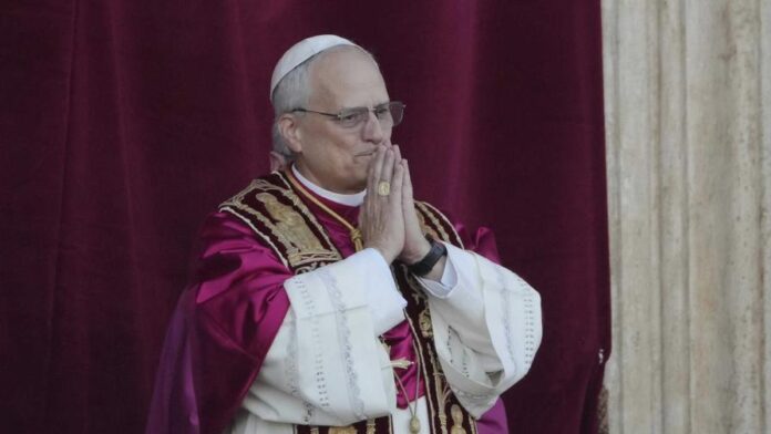 El papa pide a los periodistas “desarmar las palabras” para enfrentar prejuicios, fanatismo y odio