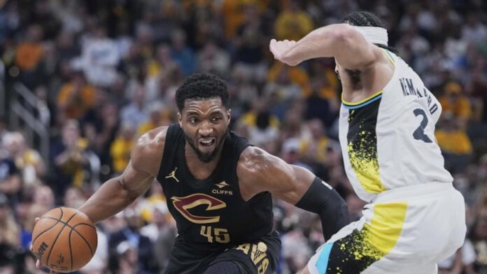 Donovan Mitchell de los Cavs se hará una resonancia por lesión de tobillo ante Pacers