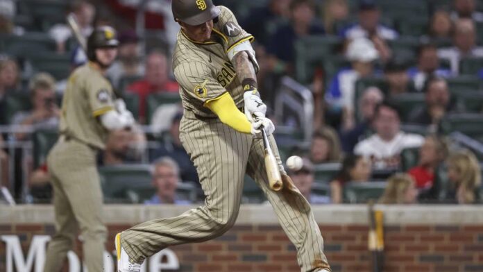 Machado conecta jonrón en la 9na y Padres superan a Bravos pese a regreso de Acuña