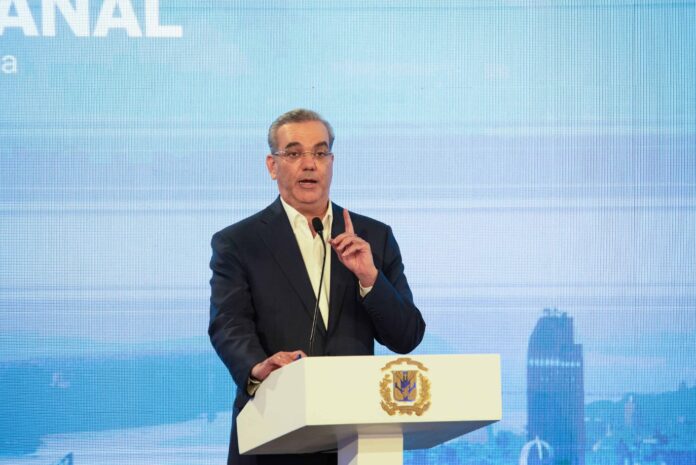 Abinader sobre la necesidad del aumento salarial en el sector público: «Se lo merecen»