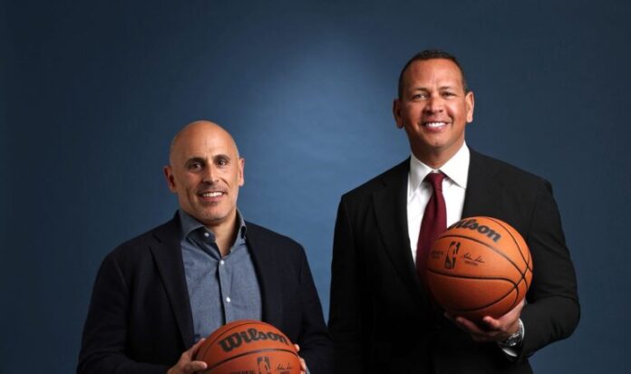 Los dueños de equipos de la NBA aprueban la compra de los Wolves por Alex Rodríguez y Marc Lore