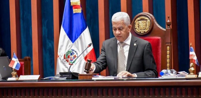 Ricardo de los Santos somete resolución para el cese de conflicto internacional