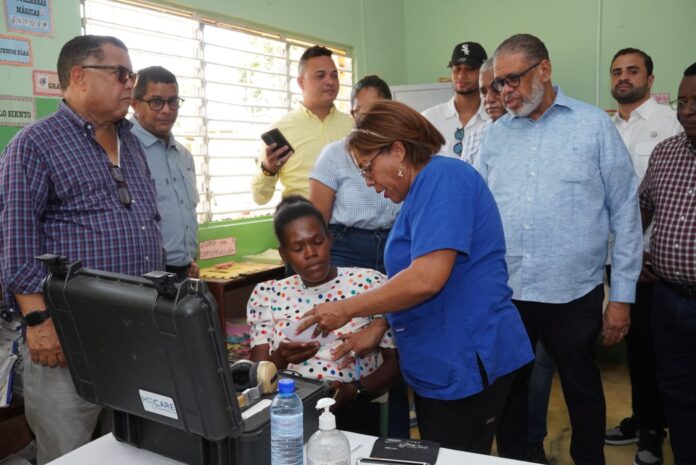Desarrollo de la Comunidad lleva jornada asistencial con telemedicina al municipio Comendador