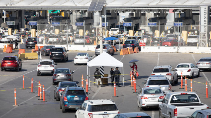 Dos agentes dominicanos del CBP acusados de aceptar sobornos para dejar entrar migrantes a EE. UU.