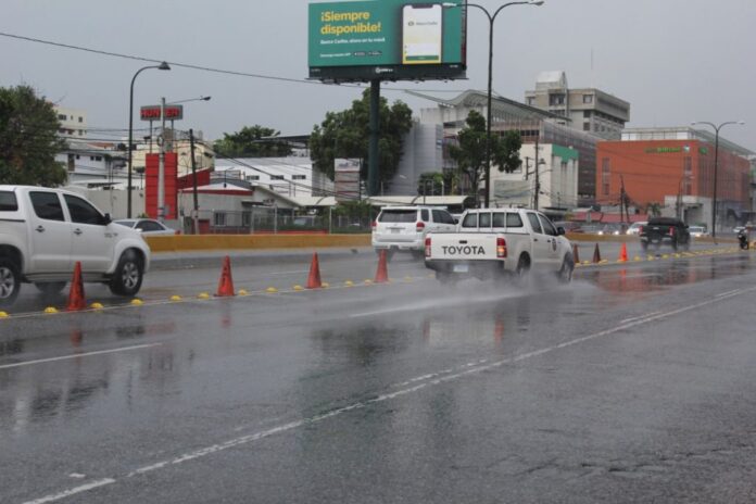 Onda tropical y vaguada podrían provocar fuertes aguaceros e inundaciones en algunas zonas