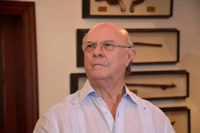 Hipólito Mejía anuncia acción legal contra Ángel Martínez por chantaje y difamación