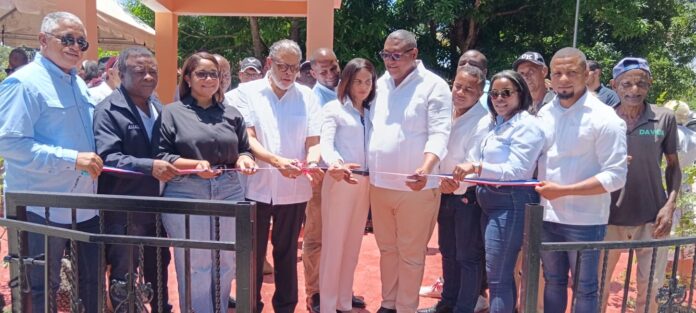 Desarrollo de la Comunidad inaugura parque en Sabana Larga, Elías Piña Desarrollo de la Comunidad inaugura parque en Sabana Larga, Elías Piña